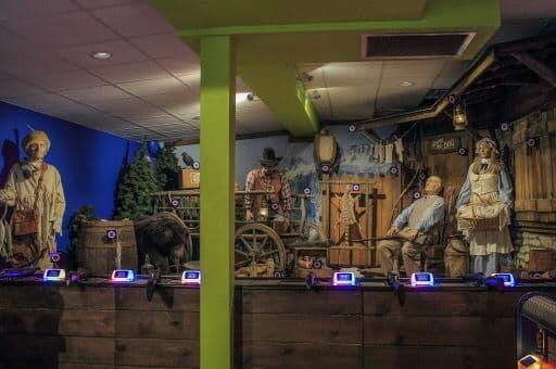 Themed room with statues and green pillar