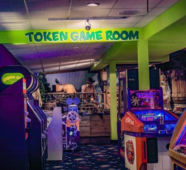 Token game room sign